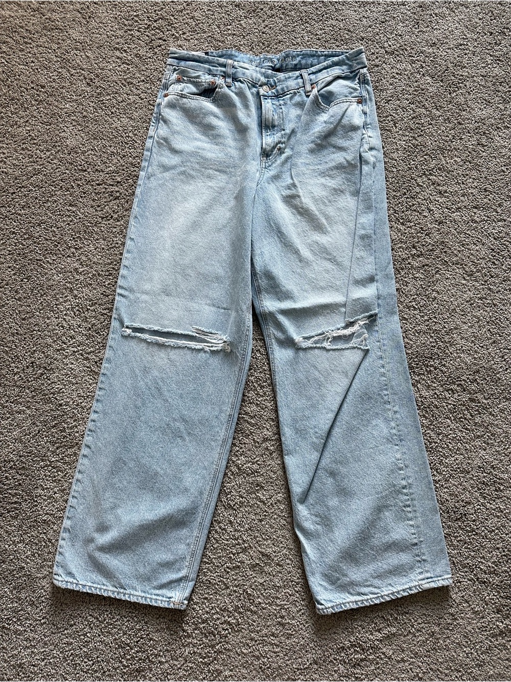 AE Strigid Curvy Super High-Waisted
Ripped Baggy Straight Jean